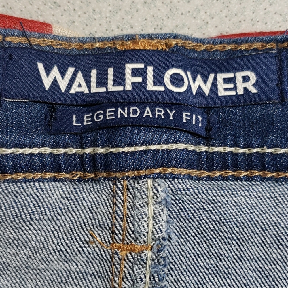 🆕️ Wallflower High Rise Shorty Short - Picture 5 of 7